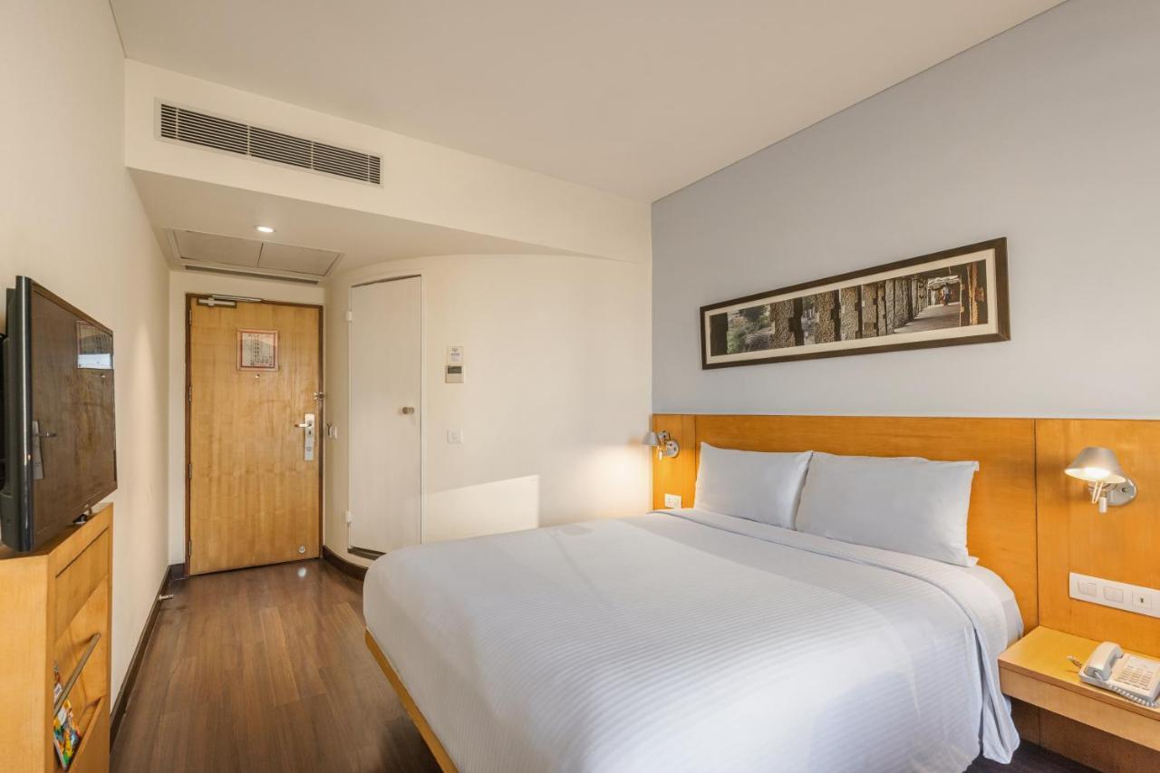 Ibis Gurgaon Golf Course Road - An Accor Brand Hotel ภายนอก รูปภาพ