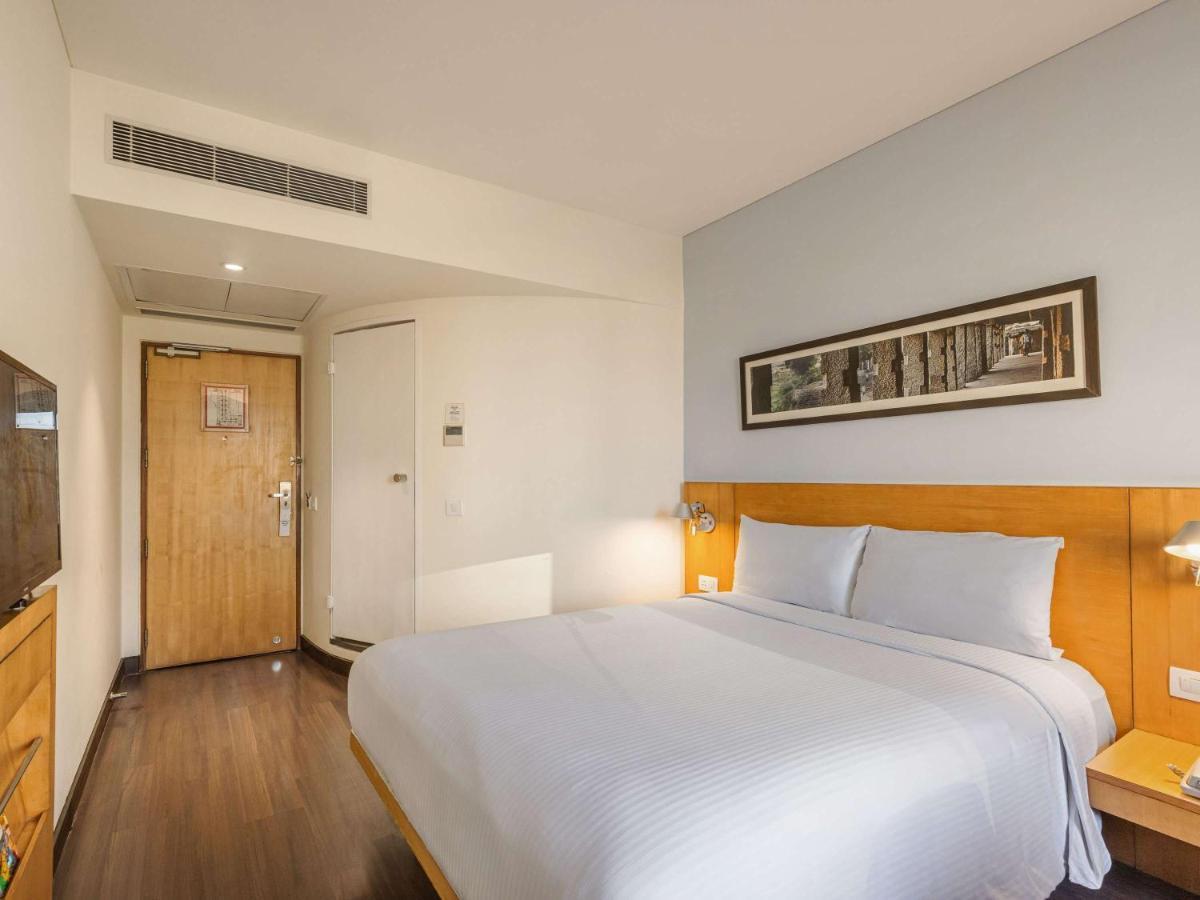 Ibis Gurgaon Golf Course Road - An Accor Brand Hotel ภายนอก รูปภาพ